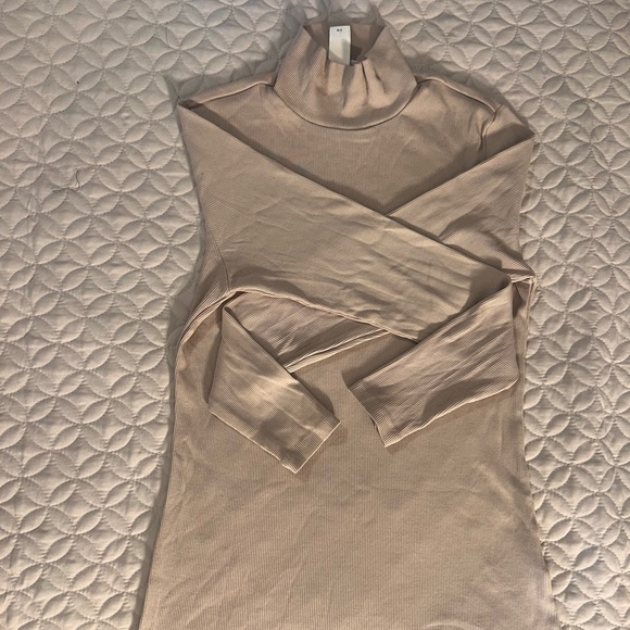 H&M Beige Ribbed Knit Top - Picture 6 of 6